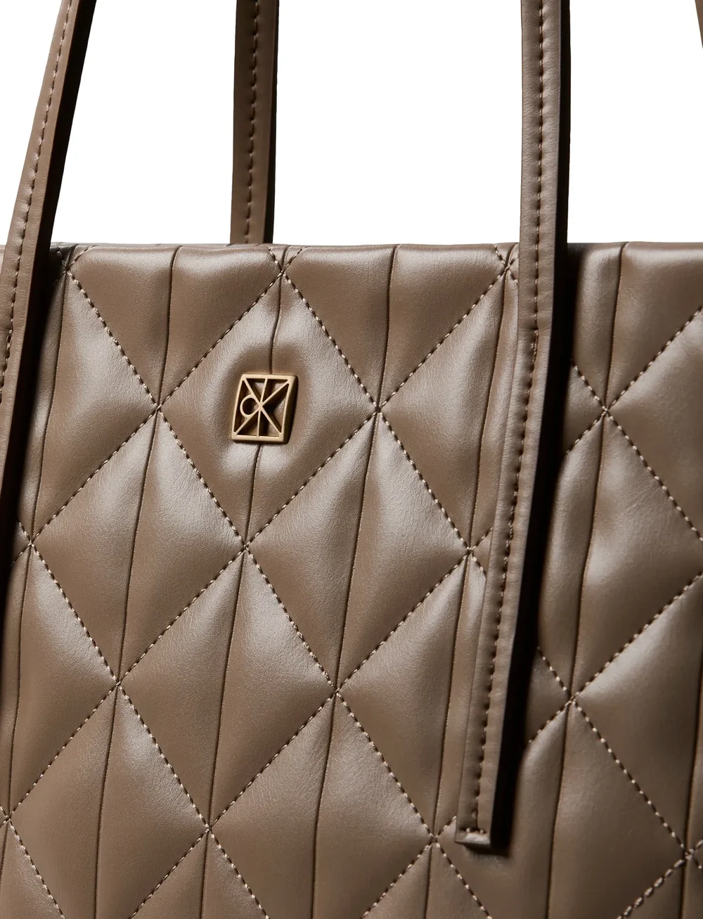 Calvin Klein - QUILTED SMALL TOTE - totes - desert taupe - 4