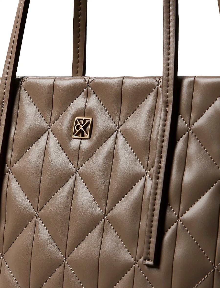 Calvin Klein - QUILTED SMALL TOTE - tote bags - desert taupe - 4