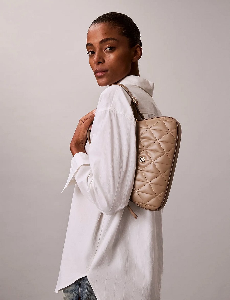 Calvin Klein - QUILTED SM SHOULDER BAG - sacs à bandoulière - desert taupe - 0