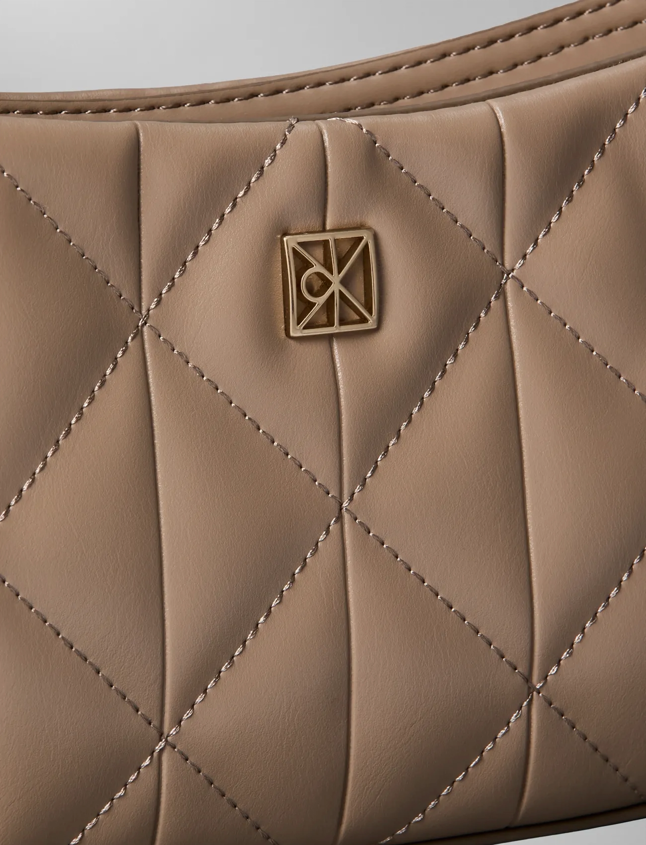 Calvin Klein - QUILTED SM SHOULDER BAG - axelremsväskor - desert taupe - 3