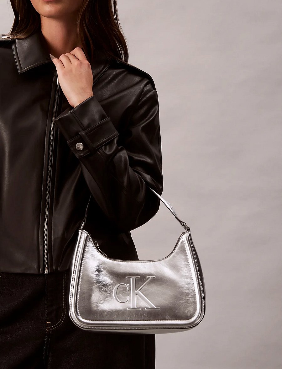 Calvin Klein - BOLD CK METALLIC SHOULDER BAG - plecu somas - silver metallic - 0