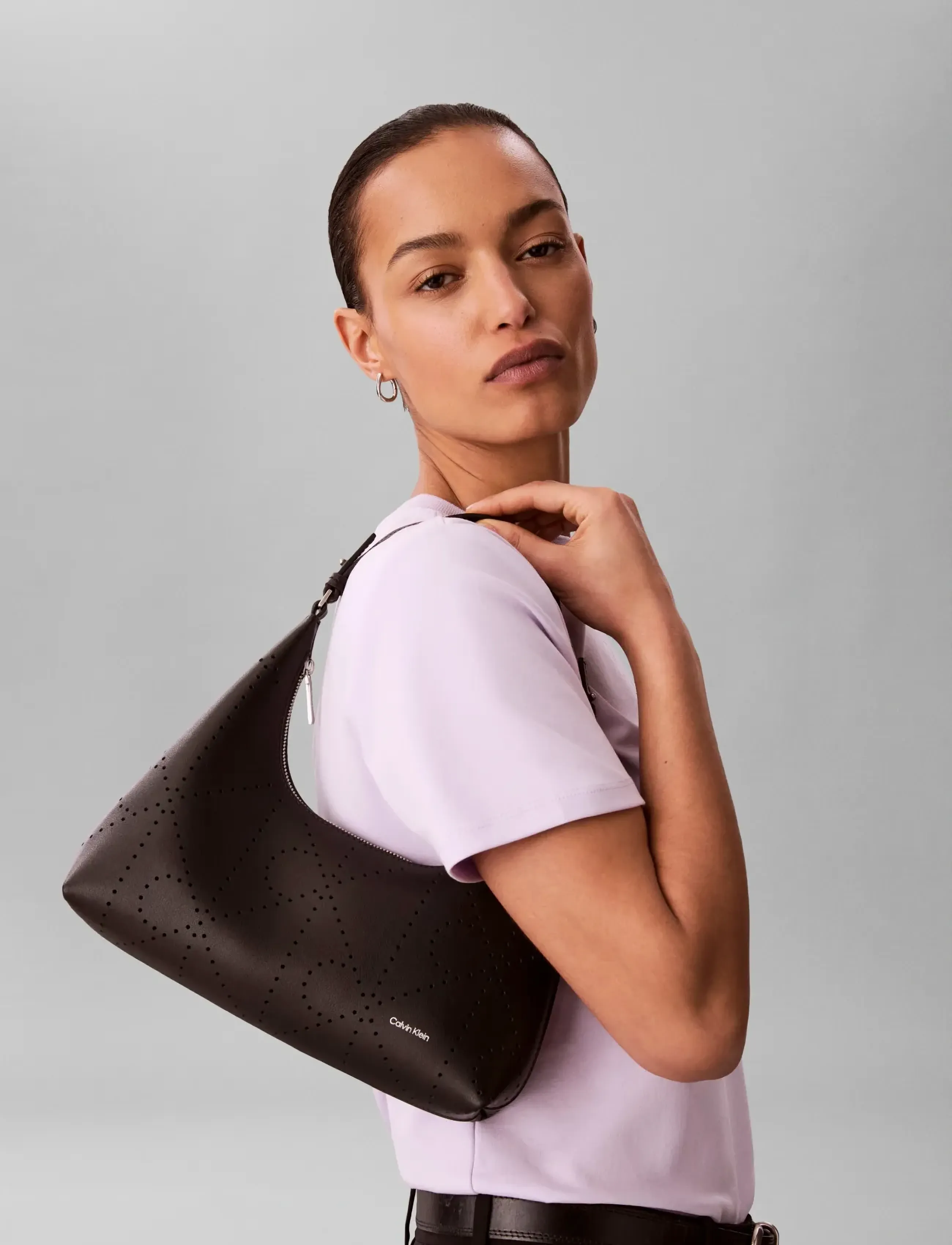 Calvin Klein Emblem Aop Perfor Lthr Bag, Kvinder, Perforeret Skuldertaske, Sort, Str: ONE SIZE
