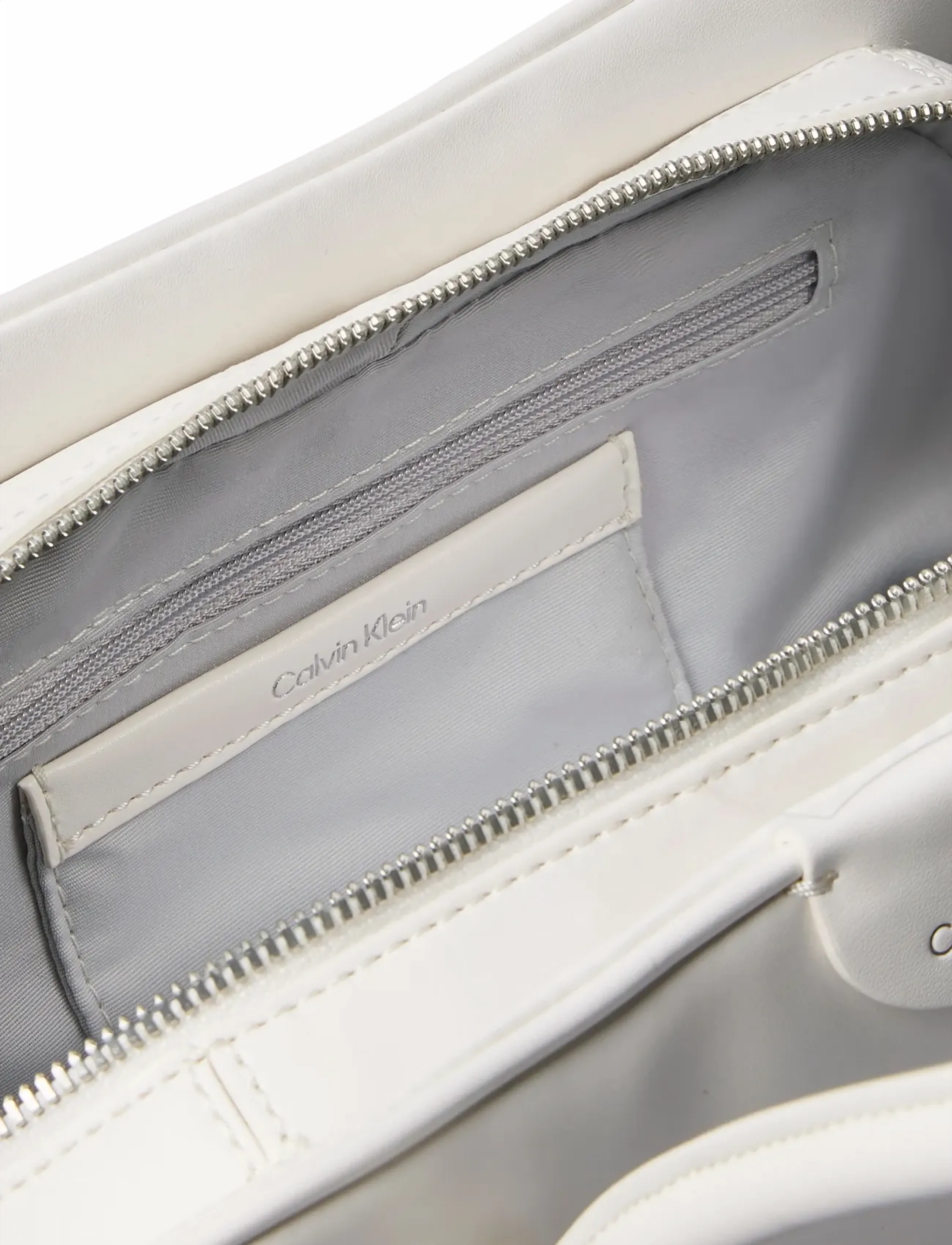 Calvin Klein - EMBLEM TRIO SHOULDER BAG - vardagsstil - white alyssum - 3