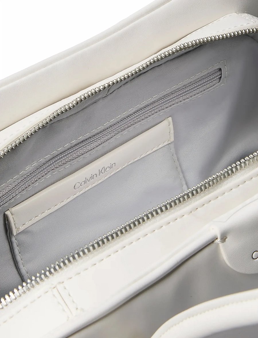 Calvin Klein - EMBLEM TRIO SHOULDER BAG - alltags-style - white alyssum - 3