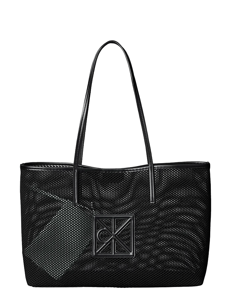 Calvin Klein - EMBLEM MESH TOTE - tote bags - black - 0