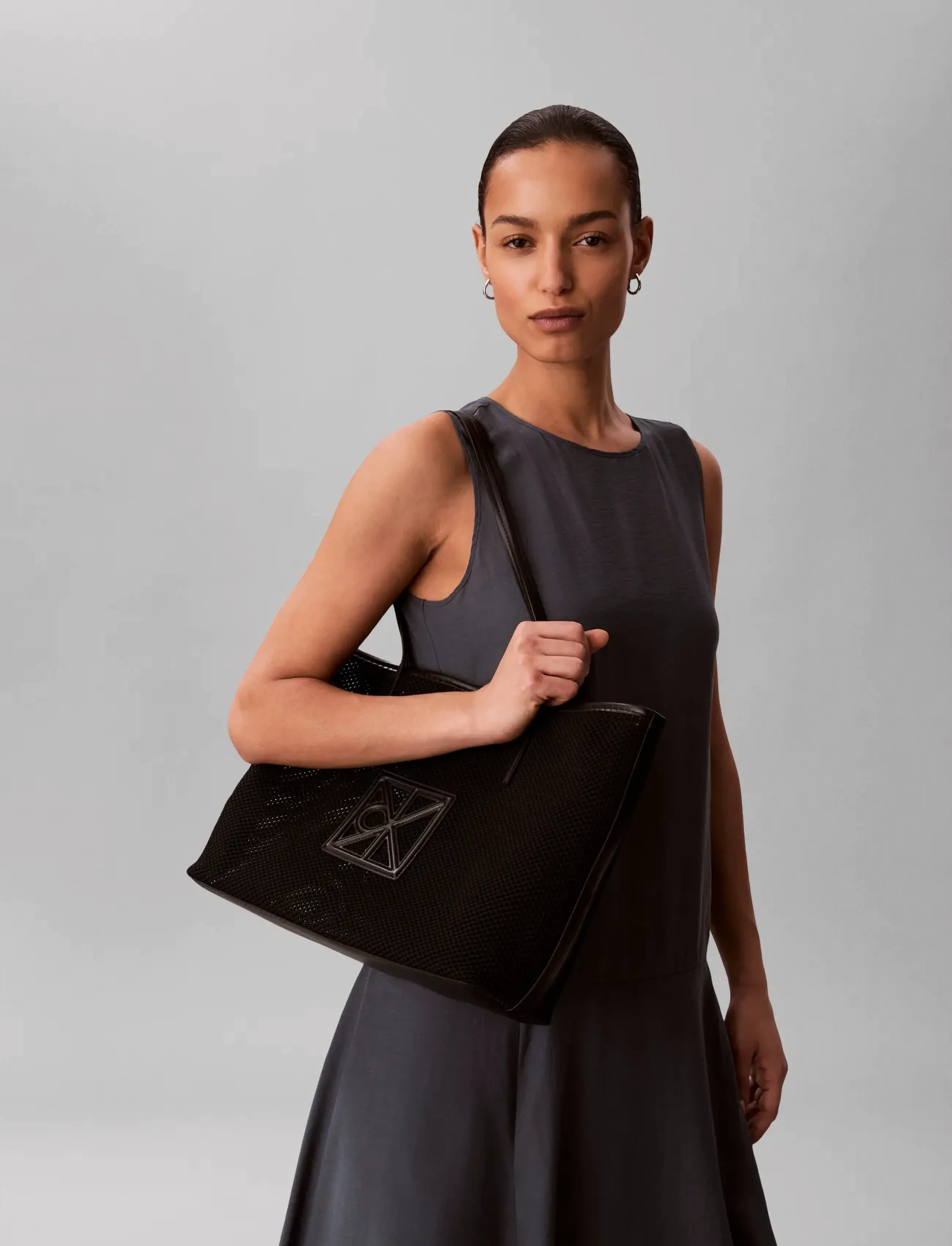 Calvin Klein - EMBLEM MESH TOTE - accessories - black - 2
