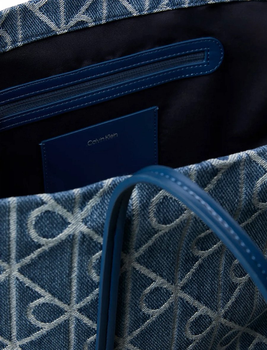 Calvin Klein - EMBLEM AOP DENIM TOTE W/ POUCH - shoppere - denim jqd medium wash - 2