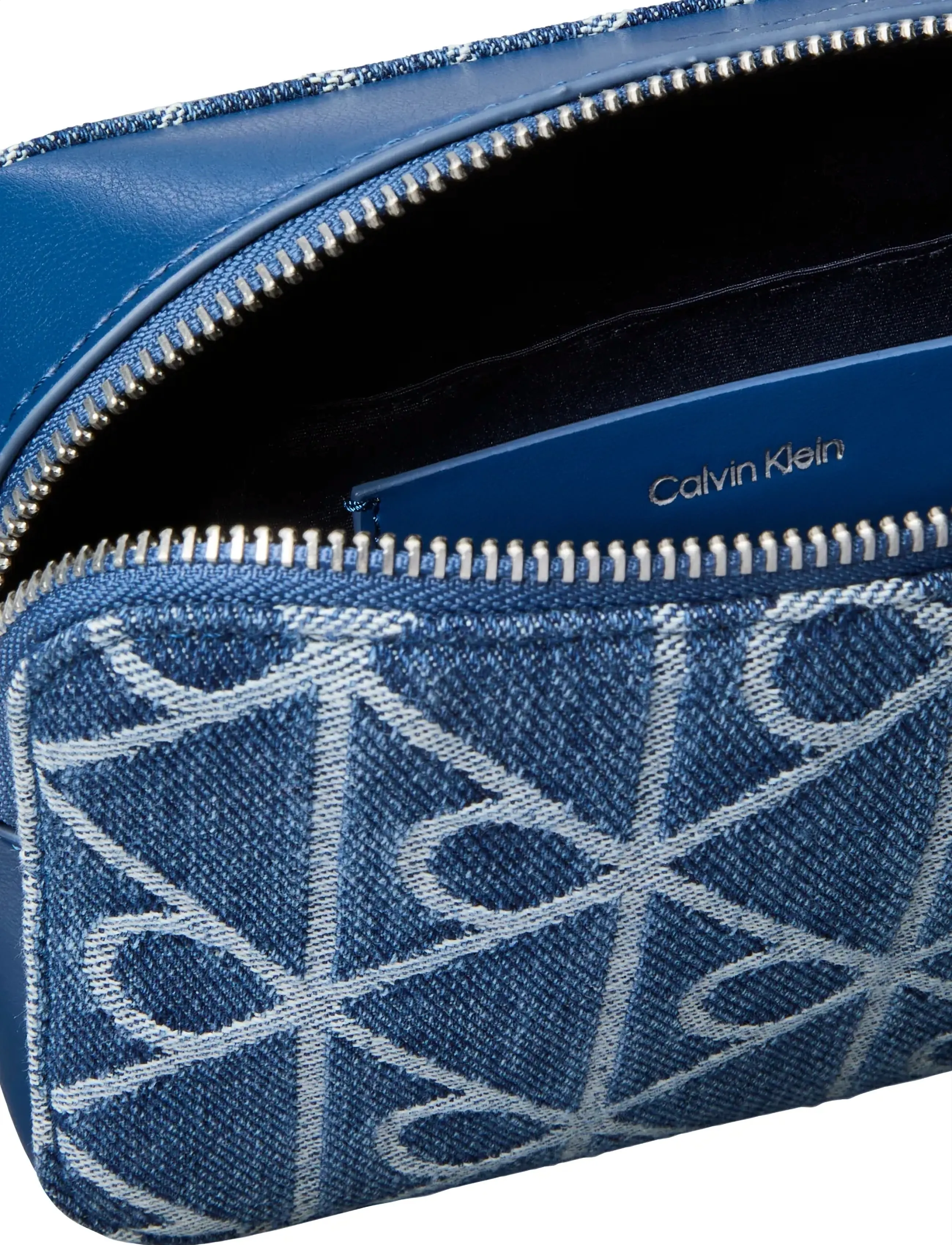 Calvin Klein - EMBLEM AOP DENIM CAMERA BAG - geburtstagsgeschenke - denim jqd medium wash - 2