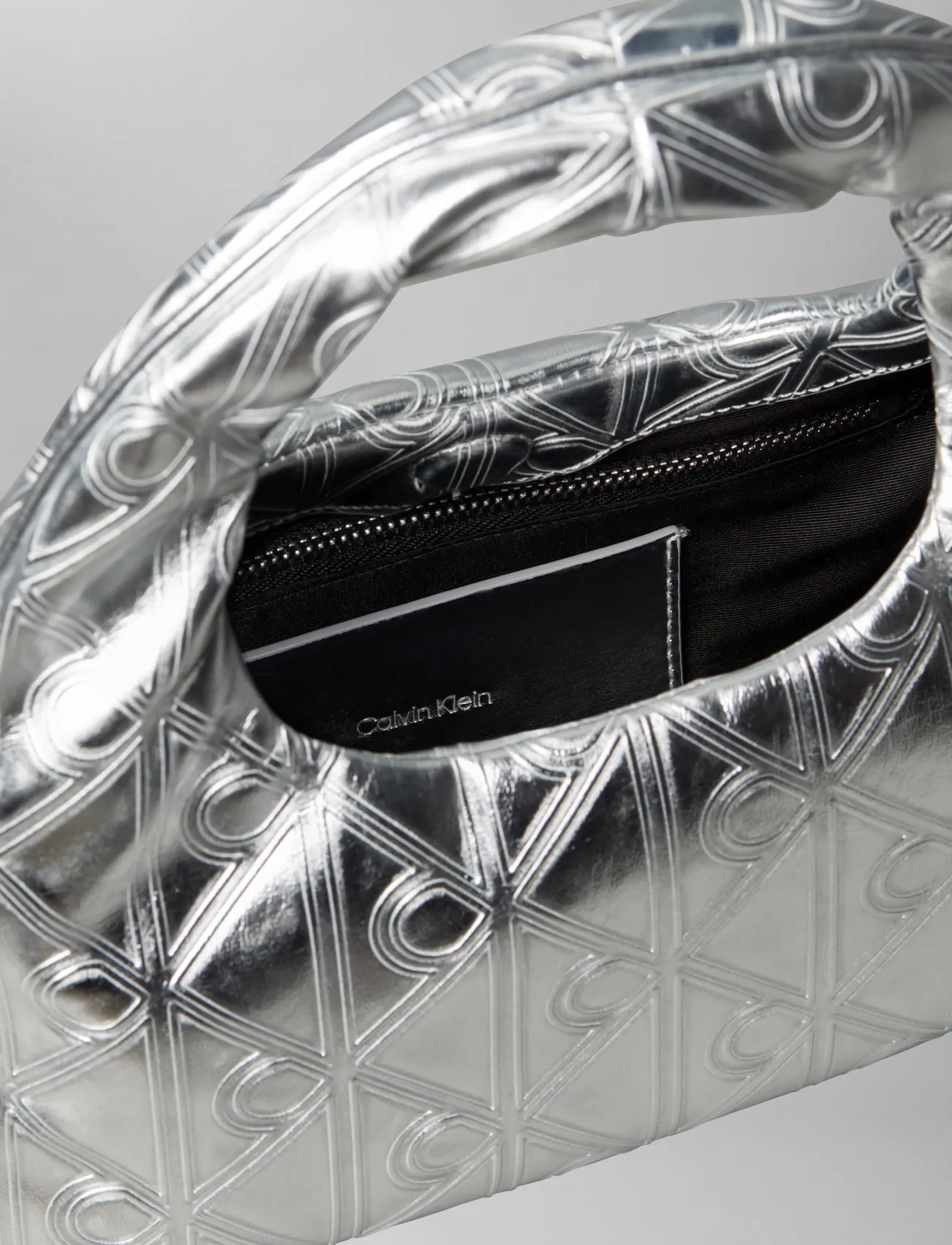 Calvin Klein - PUFFY AOP  MINI BAG WITH STRAP - odzież imprezowa w cenach outletowych - silver metallic - 3