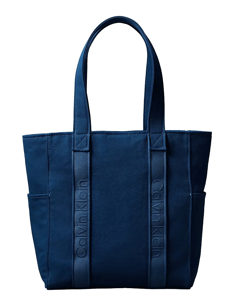 Calvin Klein - WEBBING STRAP CANVAS TOTE - shoppingväskor - ensign blue - 0