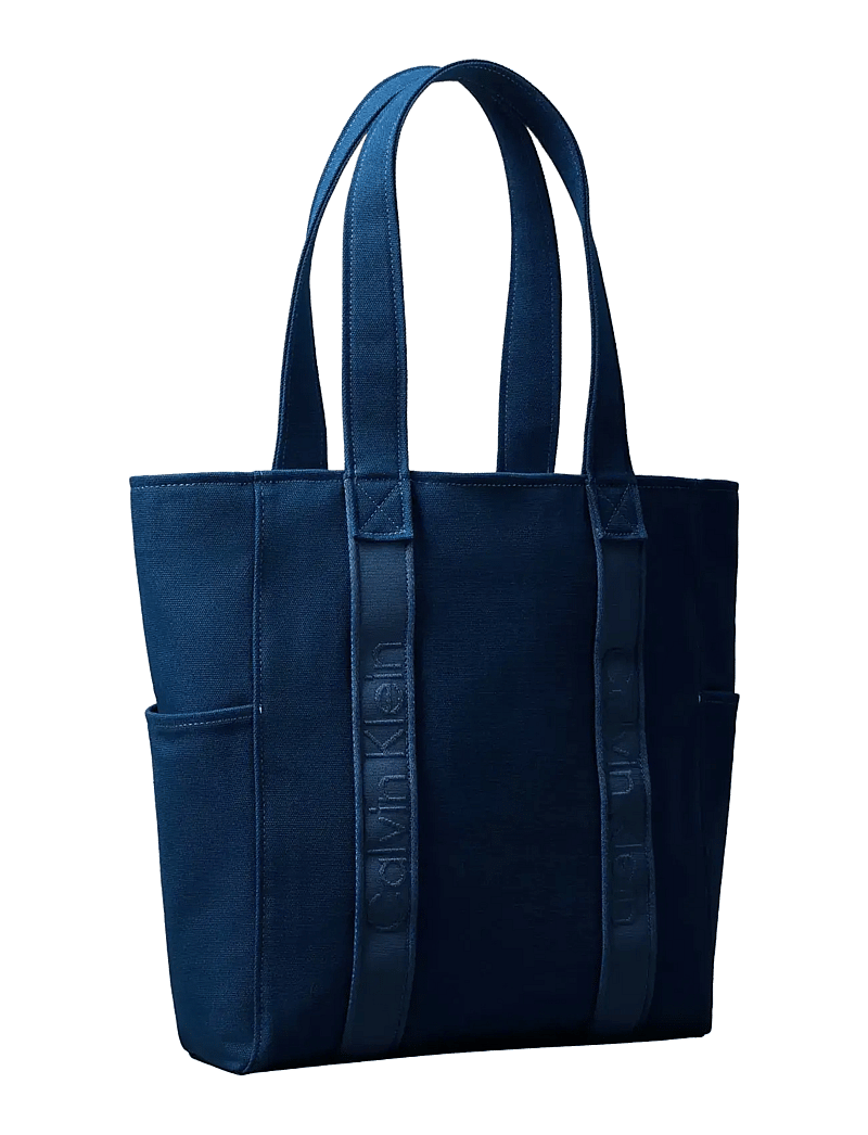 Calvin Klein - WEBBING STRAP CANVAS TOTE - shoppingväskor - ensign blue - 1