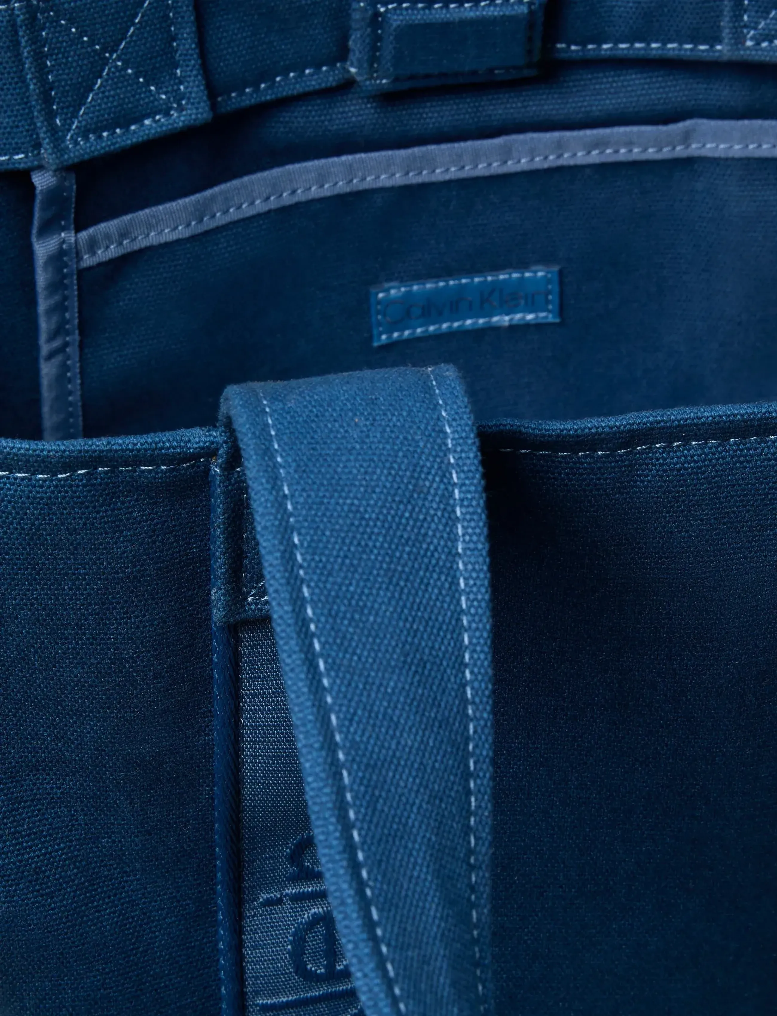 Calvin Klein - WEBBING STRAP CANVAS TOTE - tote bags - ensign blue - 2