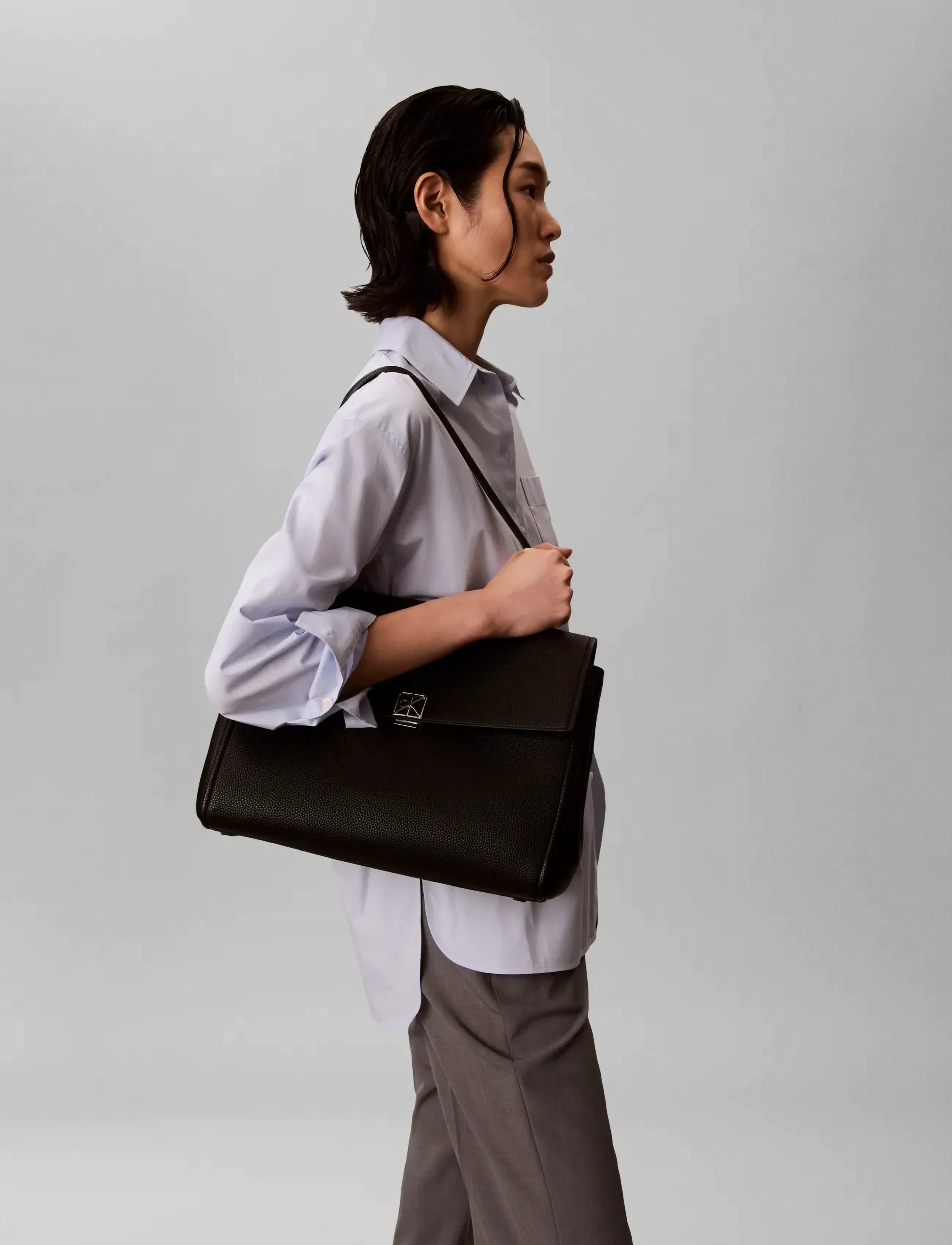 Calvin Klein Emblem Hw Pebble Satchel, Kvinder, Satchel Taske Med Håndtag, Sort, Str: ONE SIZE