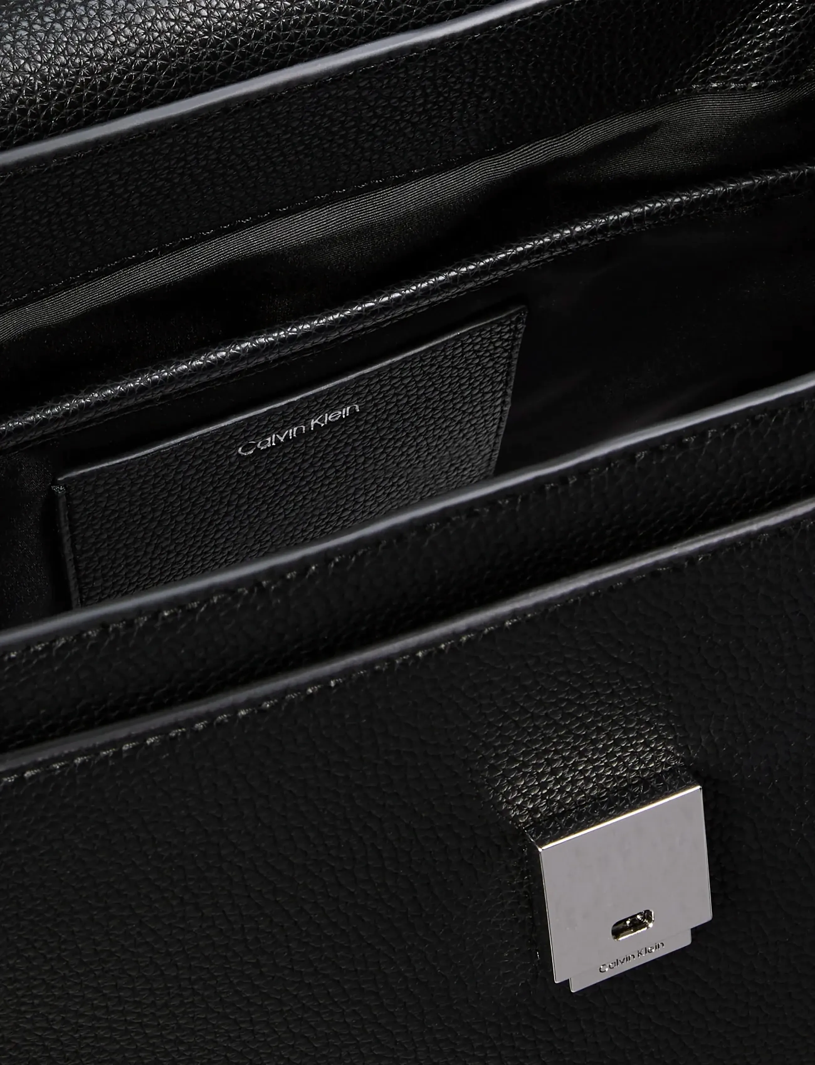 Calvin Klein - EMBLEM HW PEBBLE SATCHEL - festtøj til outletpriser - black - 3