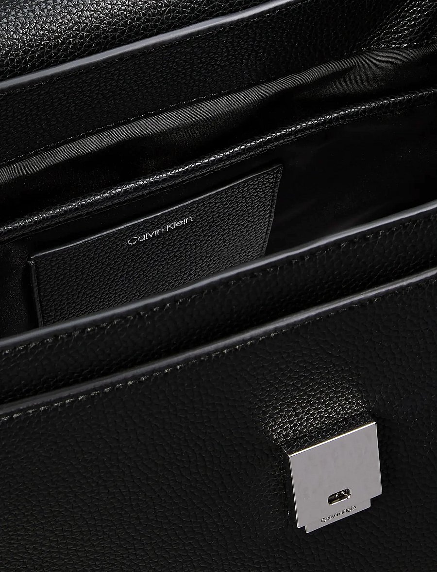Calvin Klein - EMBLEM HW PEBBLE SATCHEL - schultertaschen - black - 3