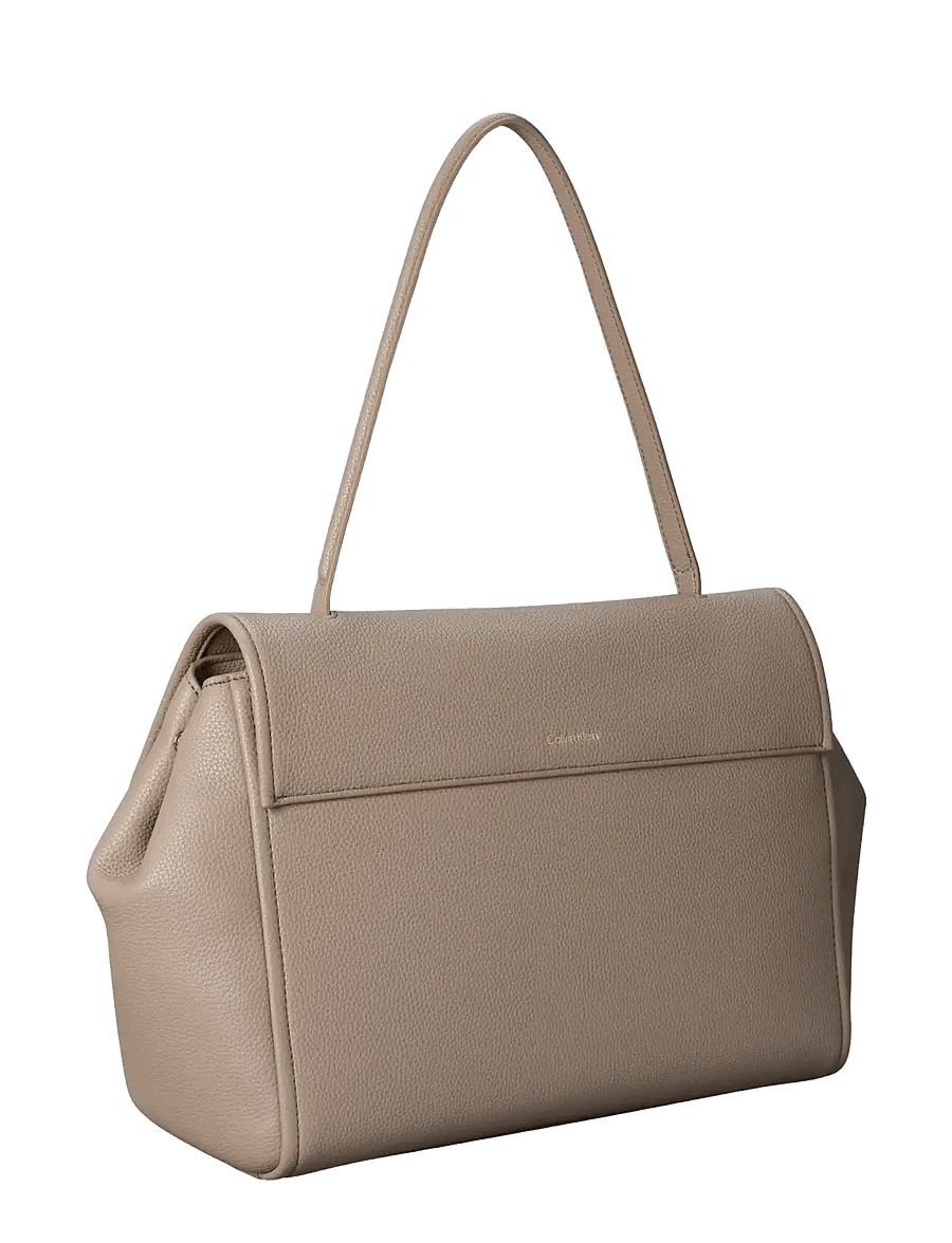 Calvin Klein - EMBLEM HW PEBBLE SATCHEL - hversdagsleg tíska - desert taupe - 1
