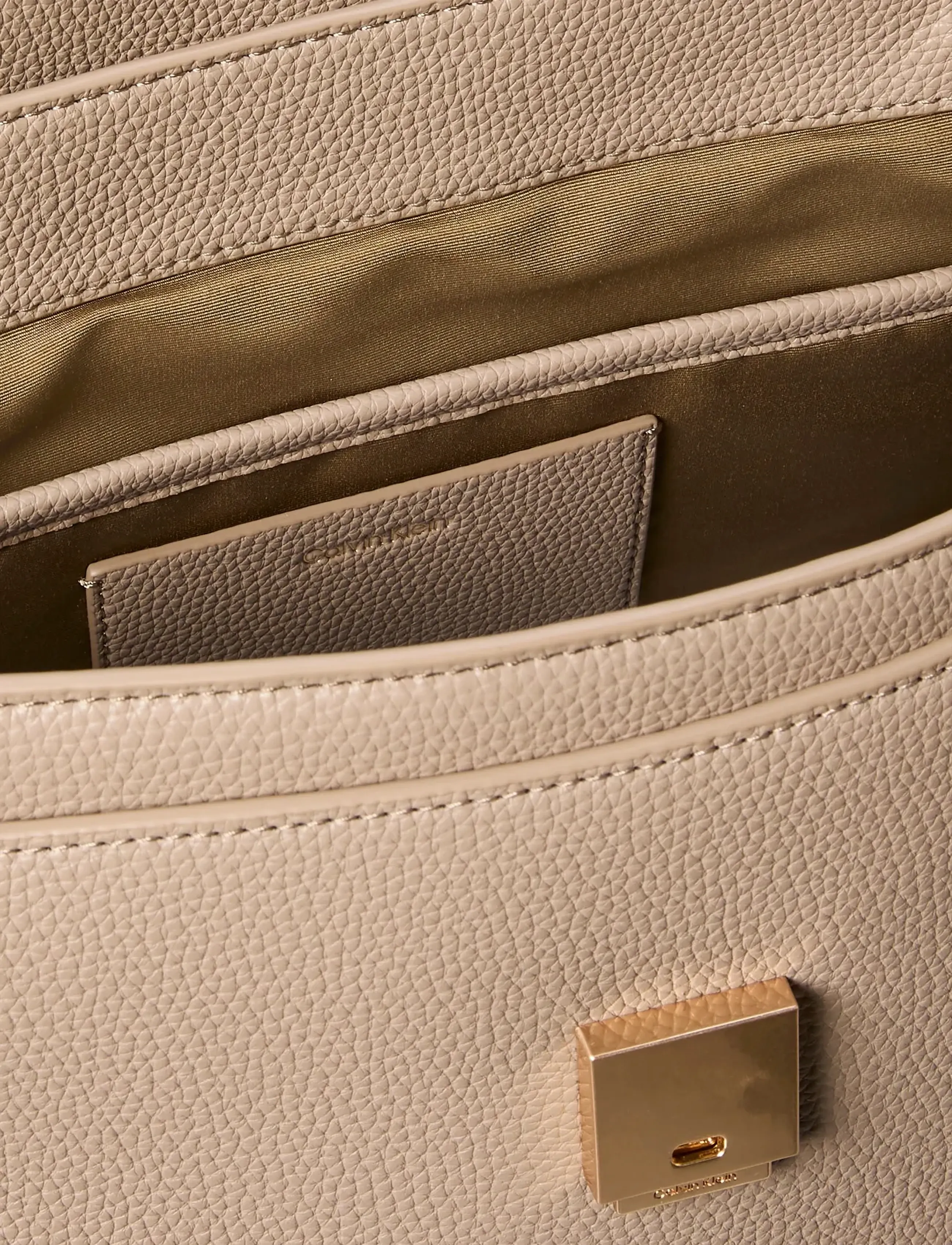 Calvin Klein - EMBLEM HW PEBBLE SATCHEL - vardagsstil - desert taupe - 2