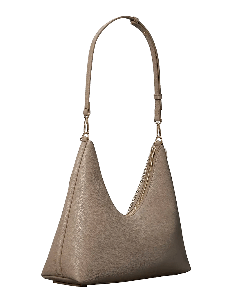 Calvin Klein - EMBLEM HW PEBBLE SHOULDER BAG - alltags-style - desert taupe - 1