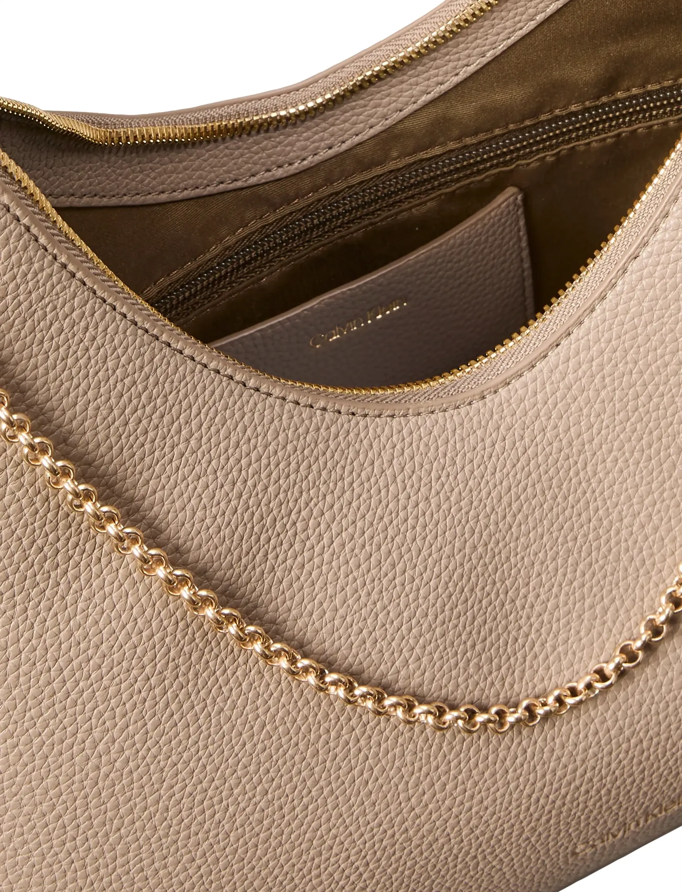 Calvin Klein - EMBLEM HW PEBBLE SHOULDER BAG - vardagsstil - desert taupe - 2