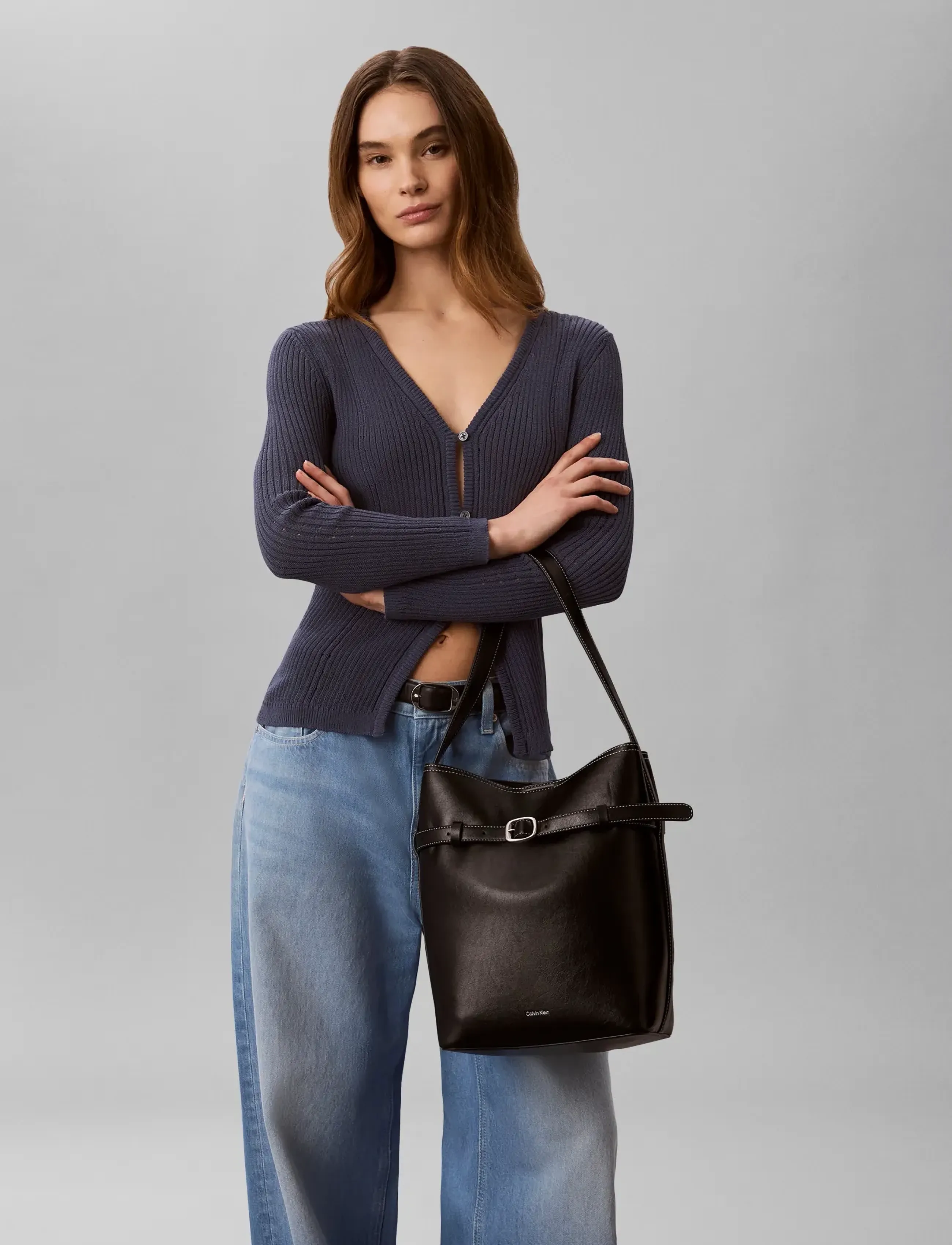 Calvin Klein Buckle Medium Bucket, One Size, Black, Tasker > Spande, Dame