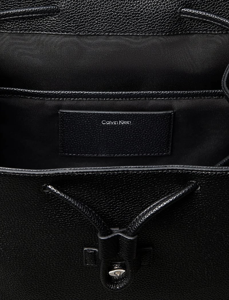 Calvin Klein - EMBLEM HW PEBBLE BACKPACK - hverdags stil - black - 3
