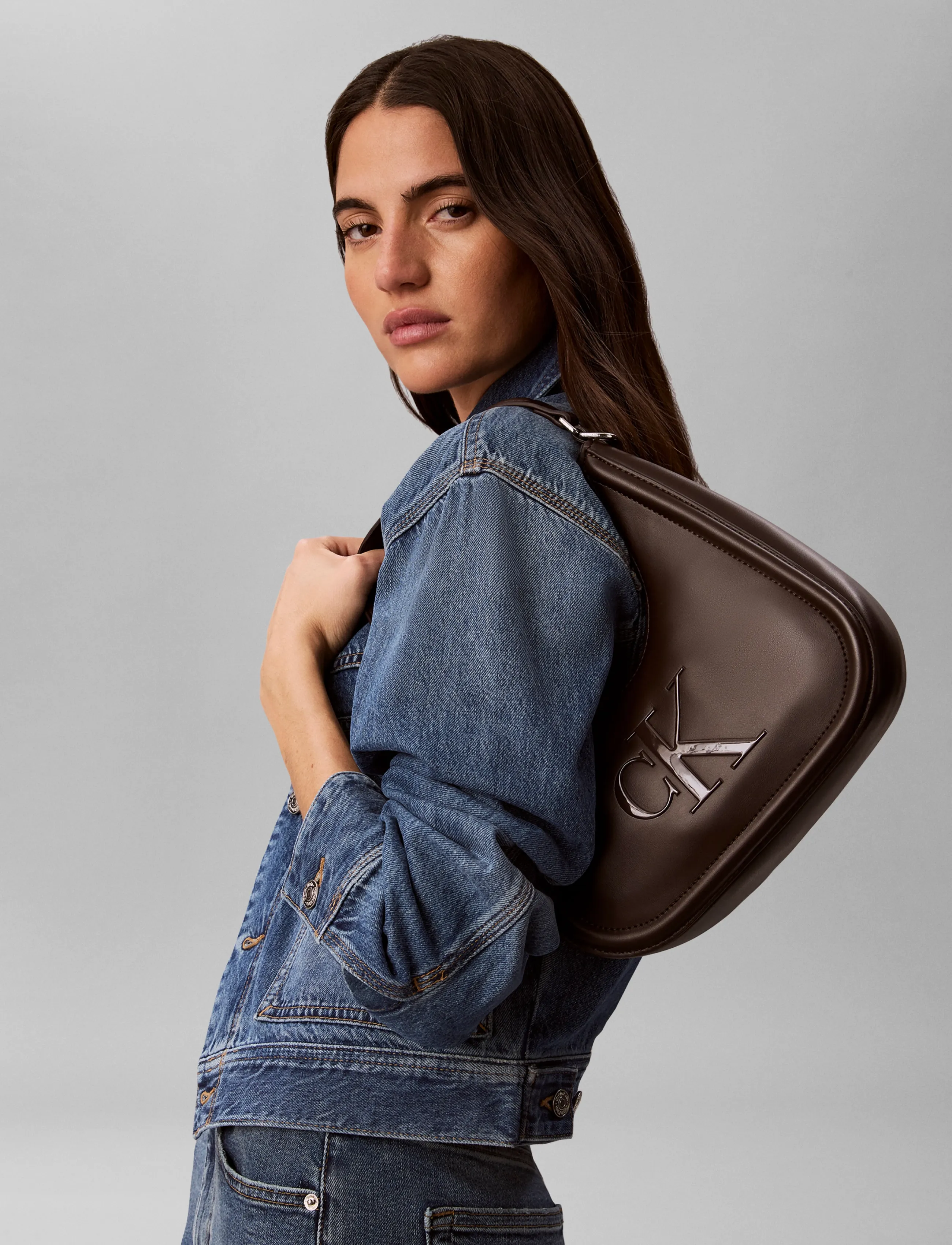 Calvin Klein BOLD CK SMALL CRESCENT BAG - Calvin Klein - DELICIOSO / brown