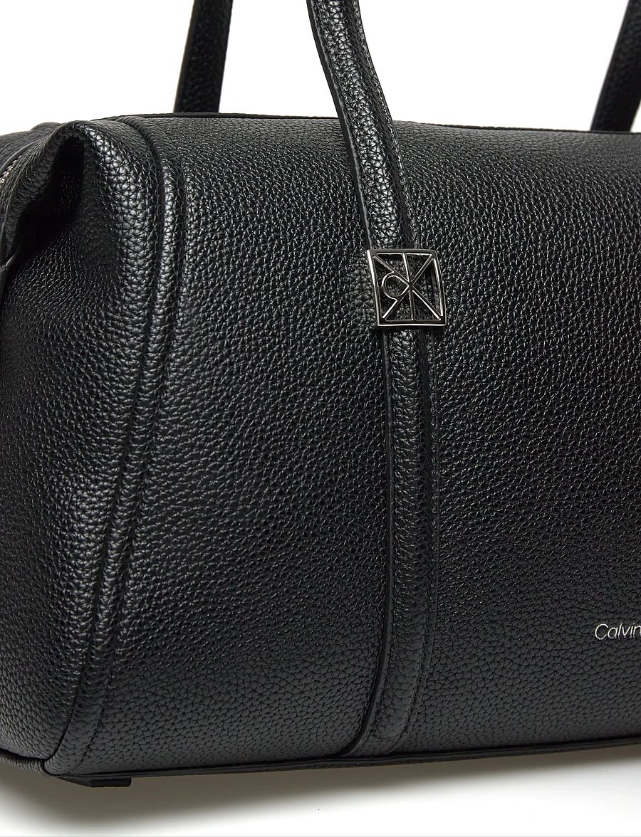 Calvin Klein - EMBLEM HW PEBBLE DOCTOR SHOULDER - hverdags stil - black - 4