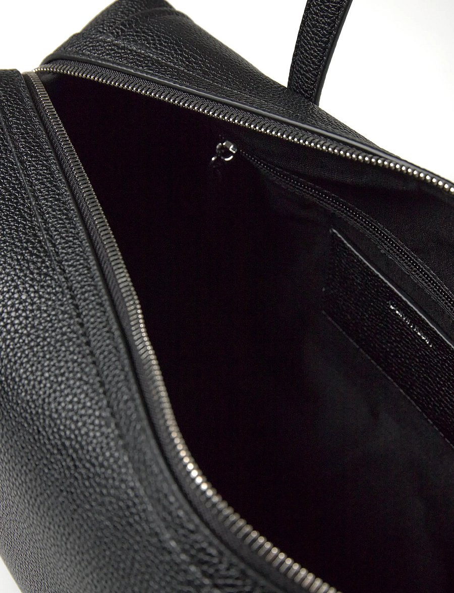 Calvin Klein - EMBLEM HW PEBBLE DOCTOR SHOULDER - hverdags stil - black - 5