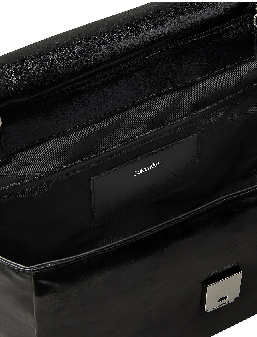Calvin Klein - EMBLEM HW PADDED SATCHEL - shoulder bags - black - 2