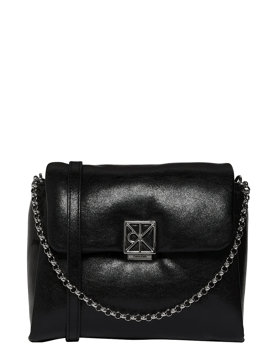 Calvin Klein - EMBLEM HW PADDED CROSSBODY - crossbody bags - black - 0