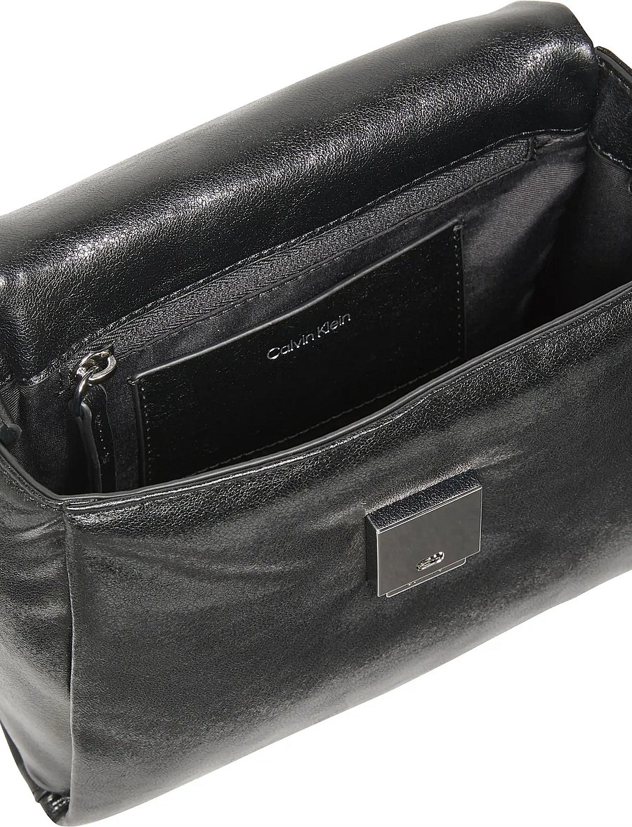 Calvin Klein - EMBLEM HW PADDED CROSSBODY - crossbody bags - black - 4