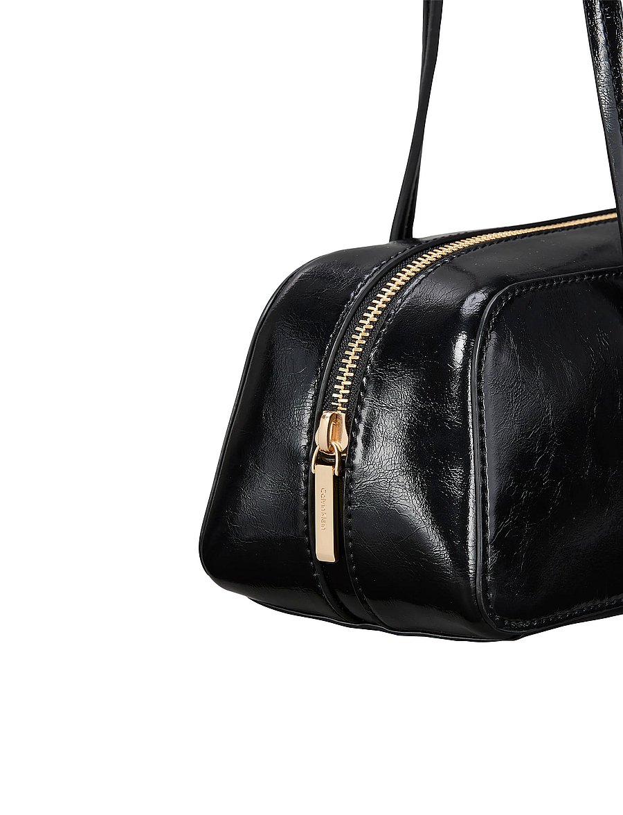 Calvin Klein - FOIL LOGO GLOSSY BAULETTO - handväskor - black - 2