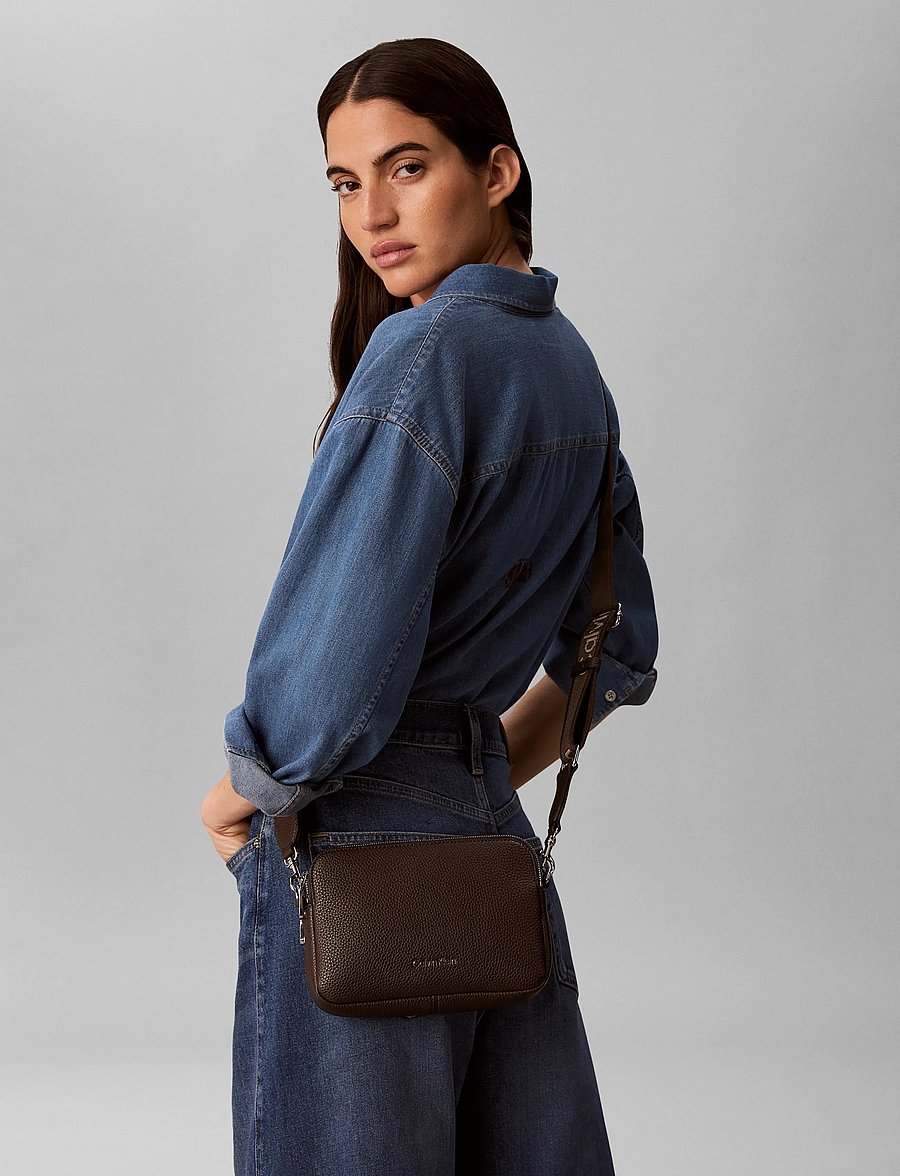 Calvin Klein - WEBBING 2X STRAP CAMERA BAG - hverdags stil - delicioso - 0