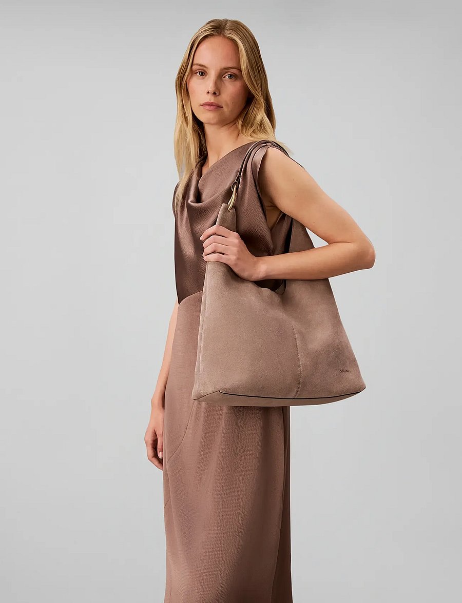 Calvin Klein - SLOUCHY SUEDELARGE SHOULDER BAG - shoulder bags - moonstruck suede - 0