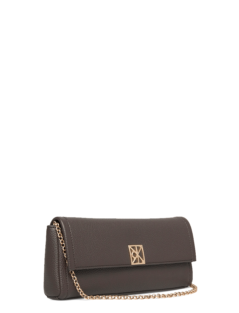 Calvin Klein - EMBLEM HW PEBBLE CLUTCH - erilised sündmused - delicioso - 2