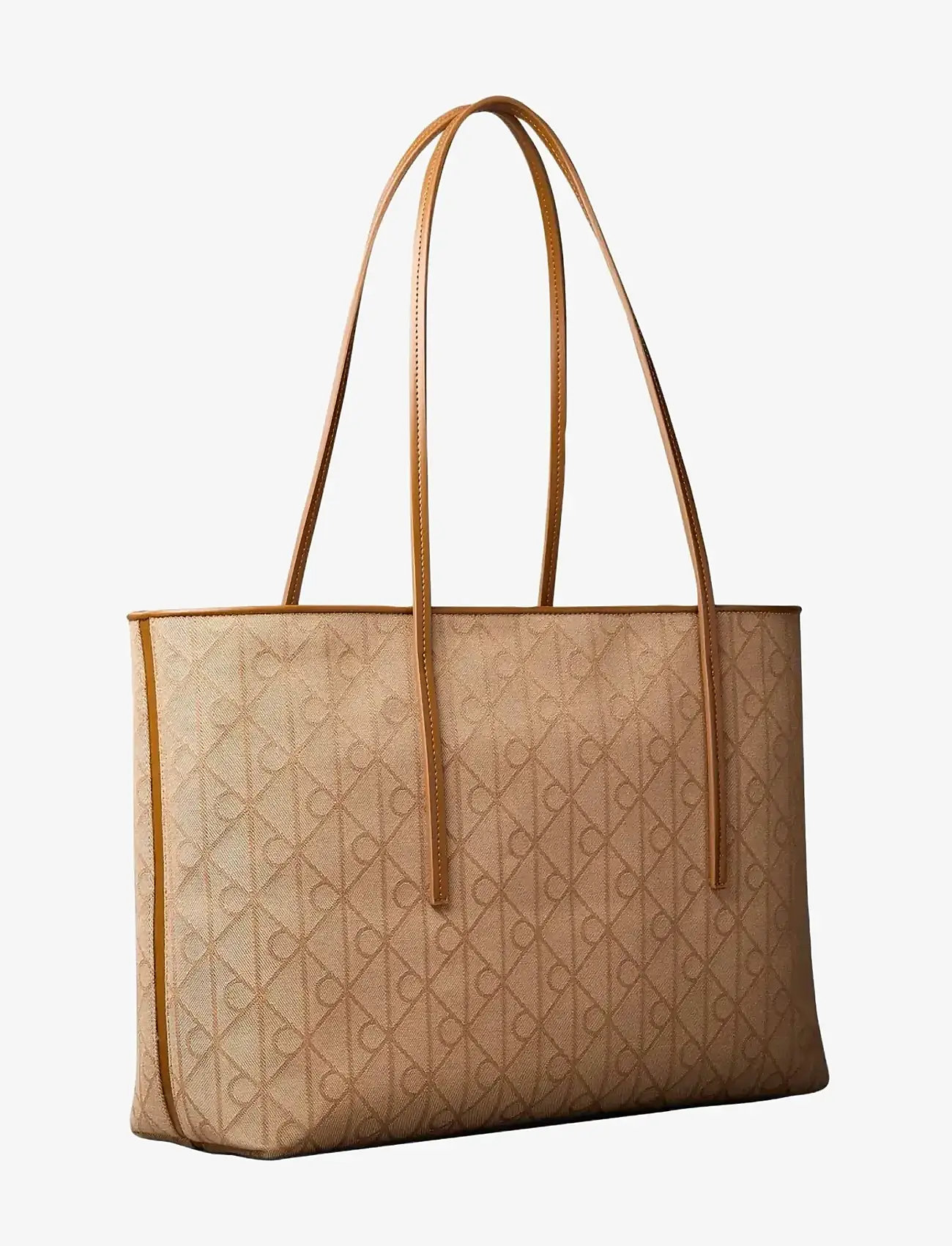 Calvin Klein - EMBLEM AOP JACQUARD TOTE W/POUCH - tote bags - cornstalk   monks robe aop - 1