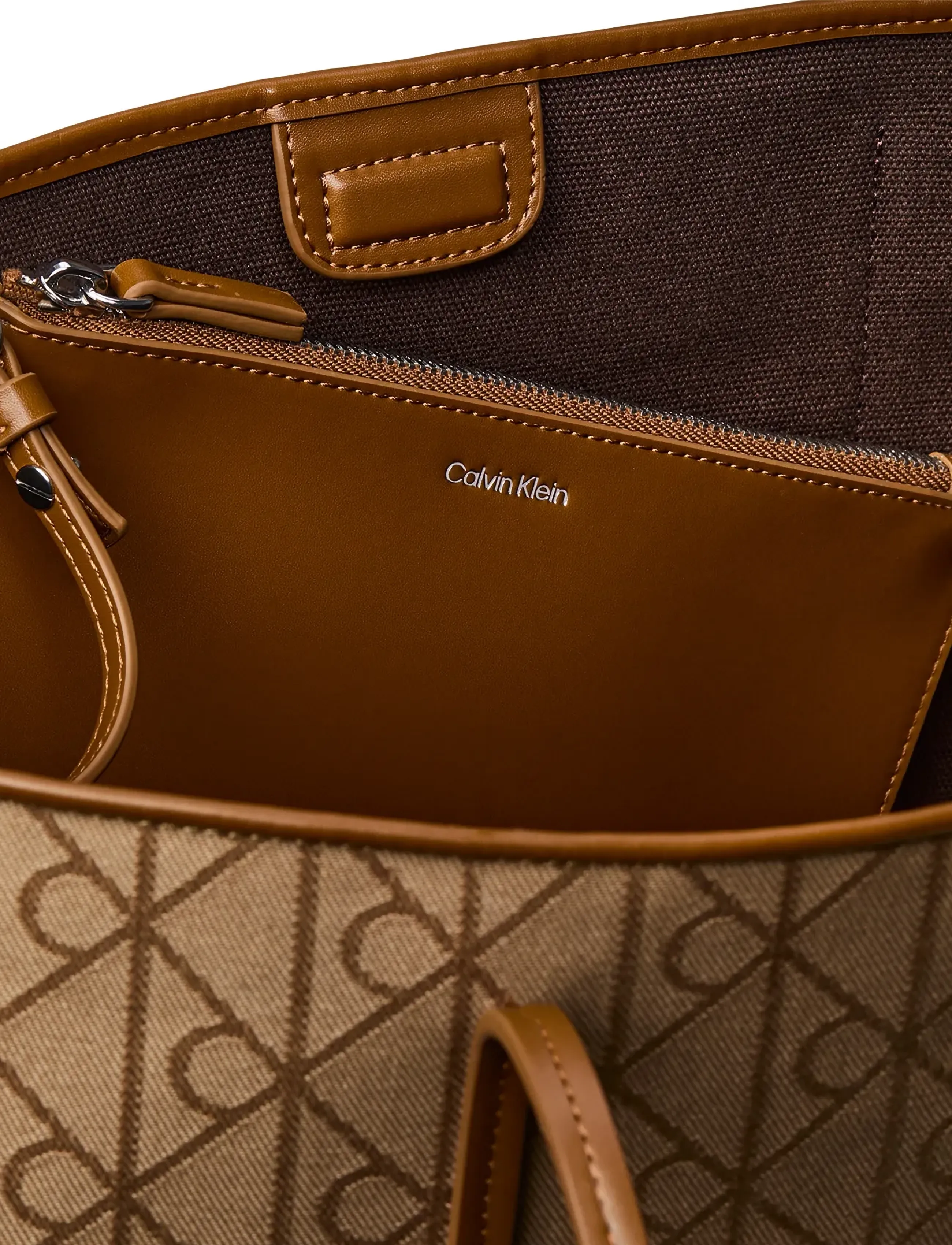 Calvin Klein - EMBLEM AOP JACQUARD TOTE W/POUCH - tote-stiilis kotid - cornstalk   monks robe aop - 2