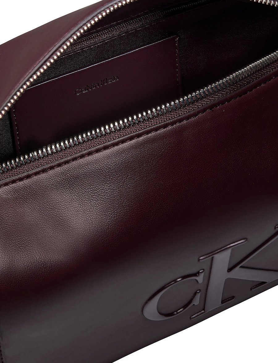 Calvin Klein - BOLD CK SLOUCHY SHOULDER BAG - vardagsstil - fudge - 3