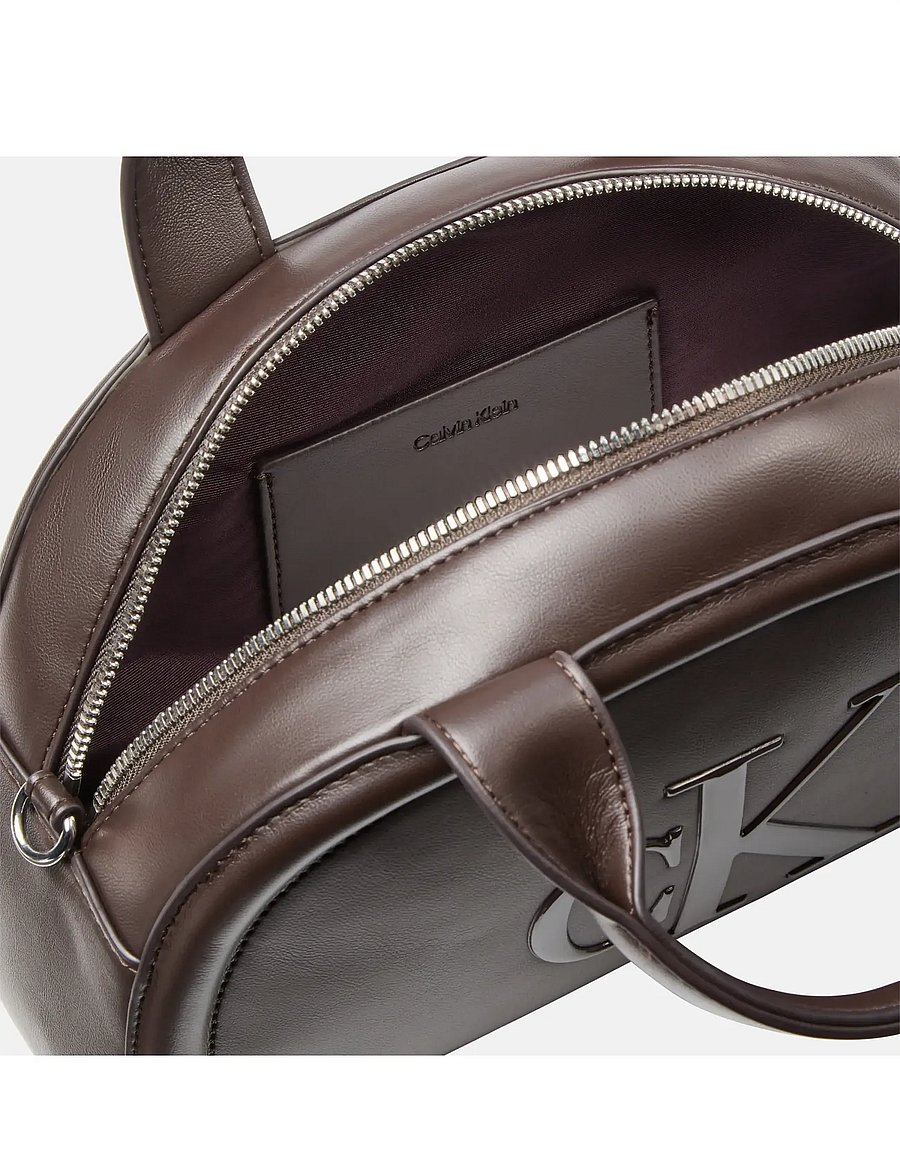 Calvin Klein - BOLD CK DOME CROSSBODY - handväskor - delicioso - 3