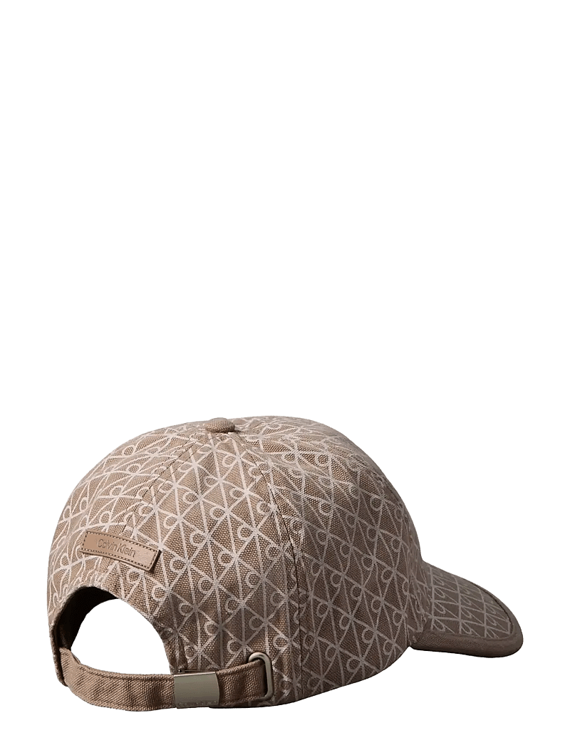 Calvin Klein - EMBLEM PRINT w LEATHER PATCH CAP - caps - desert taupe aop - 1