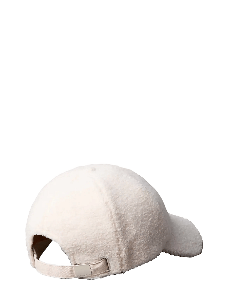 Calvin Klein - ALL-OVER SHERPA W/ PATCH CAP - kasketter & caps - birch - 1