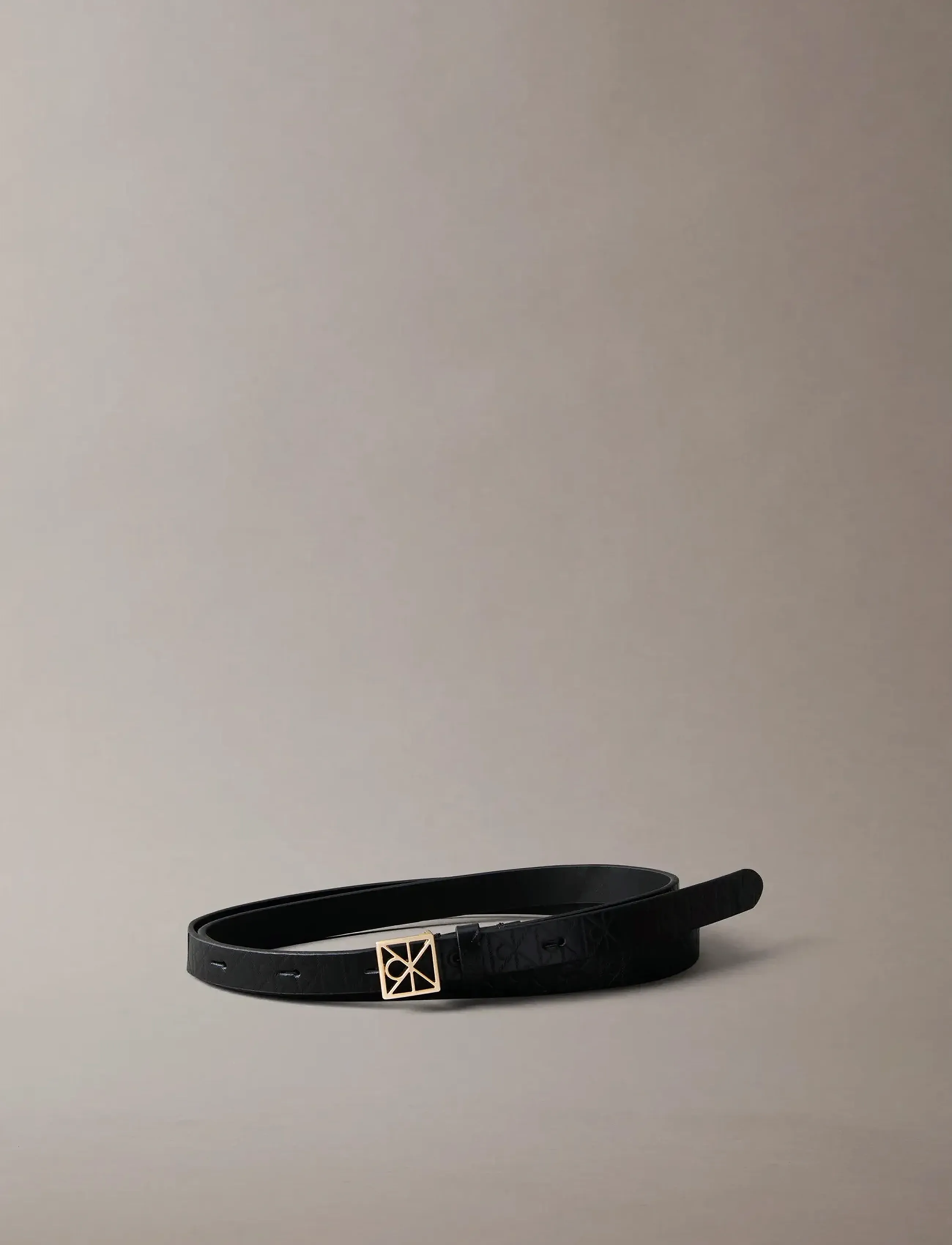 Calvin Klein EMBLEM BUCKLE AOP 15MM BELT - Accessoires - BLACK AOP  ANTIQUE LIGHT GOLD / black