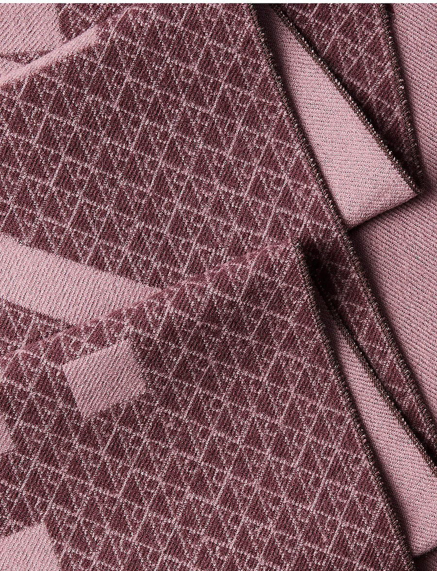 Calvin Klein - AOP BOLD LOGO WOVEN MW SCARF - halstørklæder - fudge - 1