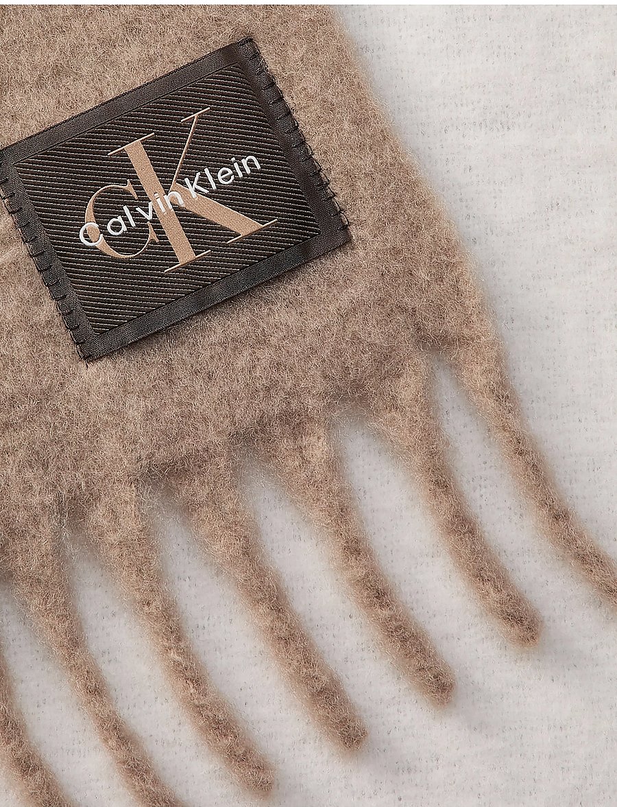 Calvin Klein - BRUSHED OMBRE HW SCARF - halstørklæder - white alyssum affogat - 1