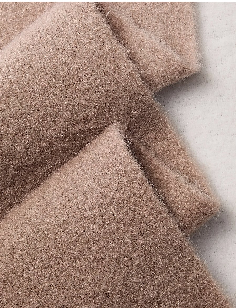 Calvin Klein - BRUSHED OMBRE HW SCARF - halstørklæder - white alyssum affogat - 2