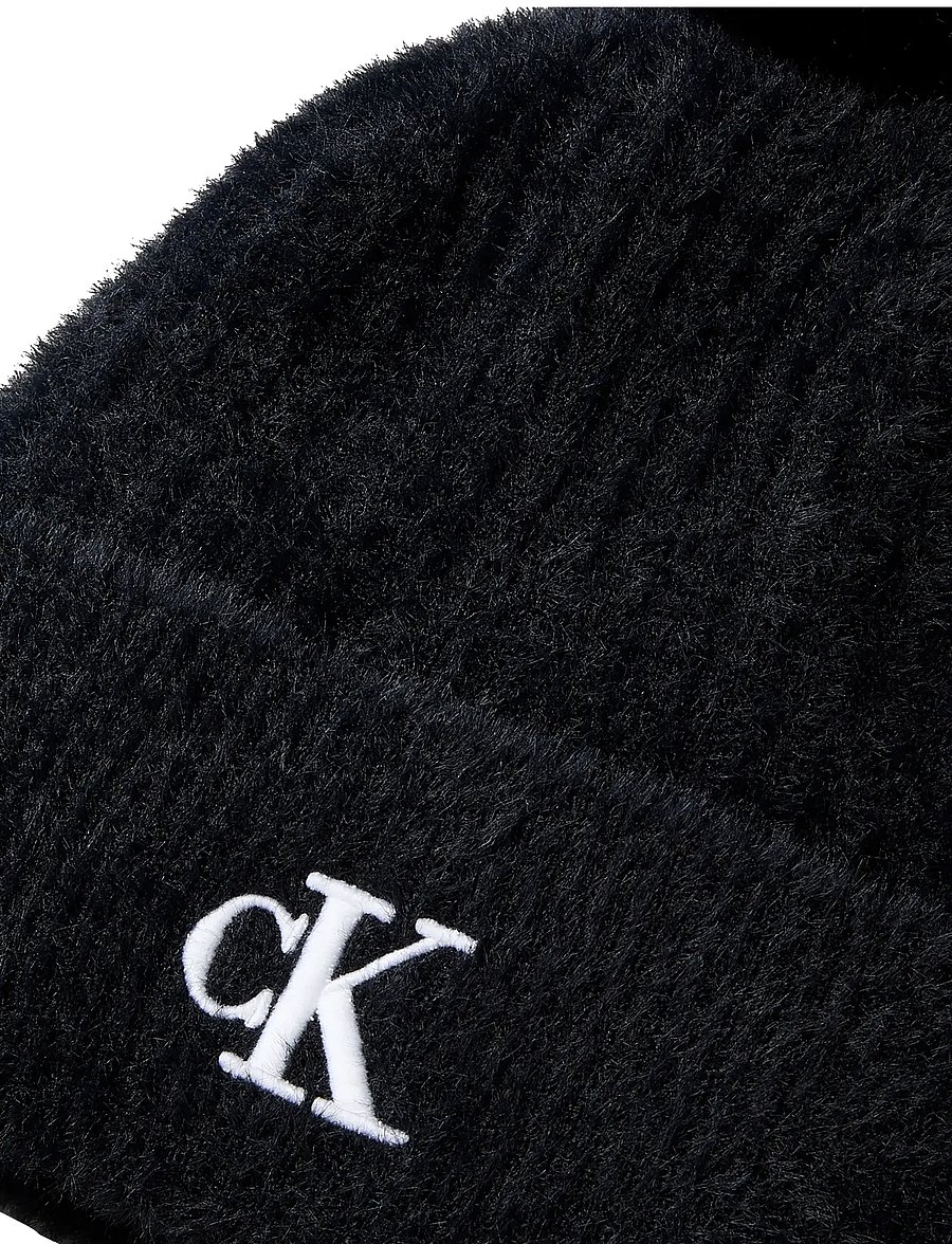 Calvin Klein - FUZZY RIB POMPOM BEANIE - kootud mütsid - black - 2