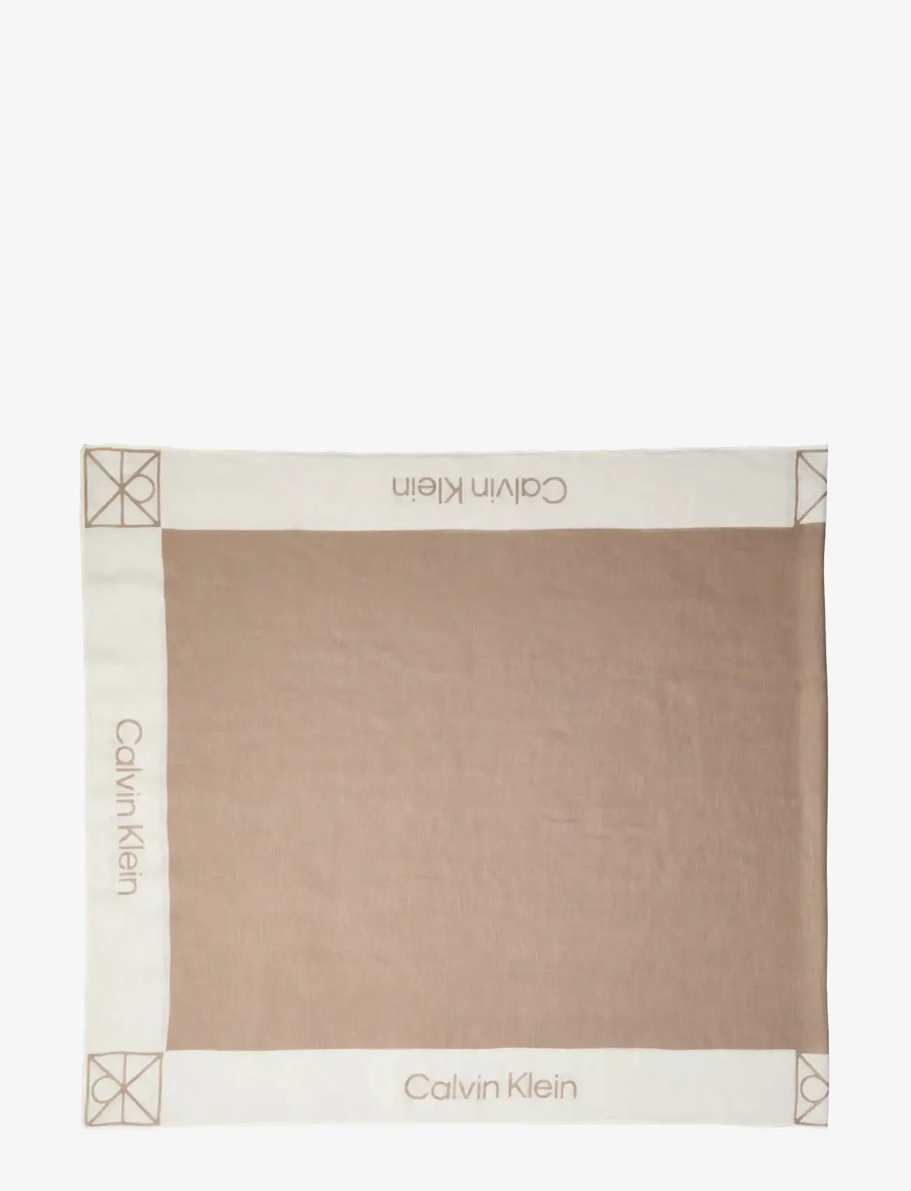 Calvin Klein - LINEN BLEND EMBLEM PAREO SCARF - sjalar - desert taupe white alyssum - 0