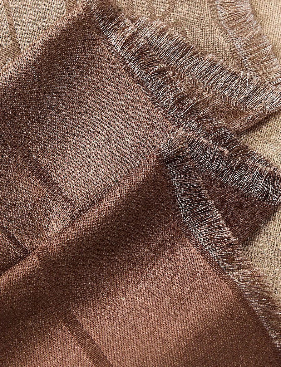 Calvin Klein - GRADIENT EMBLEM SQUARE SCARF 70x - tynde tørklæder - cornstalk - 4