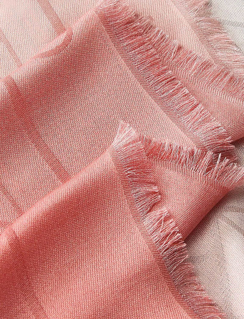 Calvin Klein - GRADIENT EMBLEM SQUARE SCARF 70x - tynde tørklæder - sunfruit fun - 3