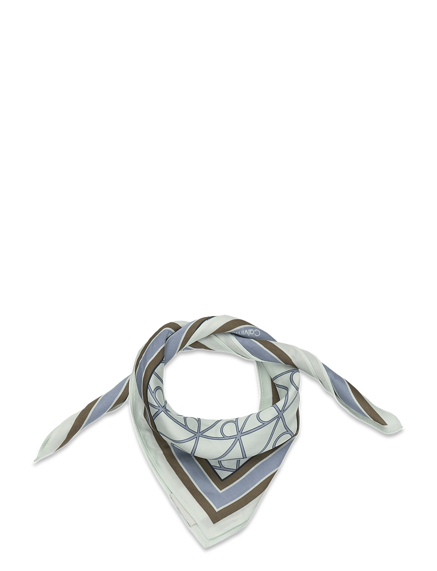 Calvin Klein - EMBLEM AOP PRINTED BANDANA - sjalar - faded denim - 0